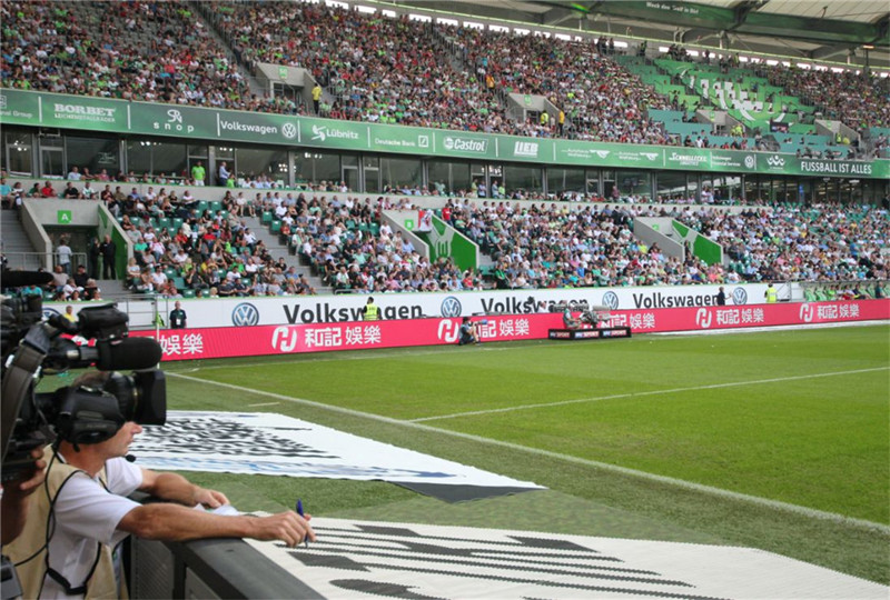  柏林赫塔主场气势如虹，球迷助威助推攻势浪潮